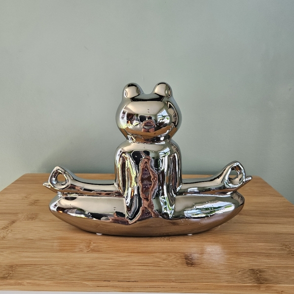 Silver Frog Yoga Figurine - Picture 3 of 10